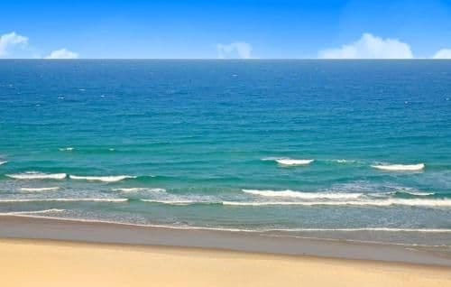 Four-Bedroom House - Beach Front