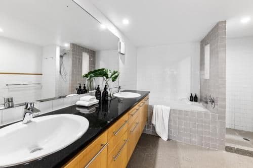 Four-Bedroom Apartment #3