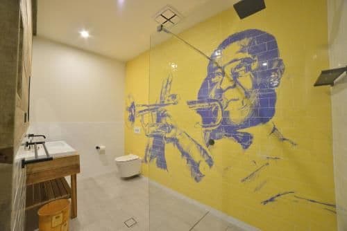 Louis Queen Room