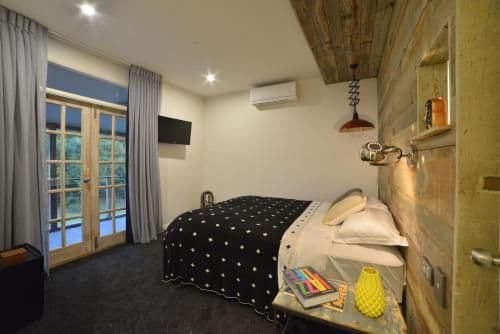 Louis Queen Room