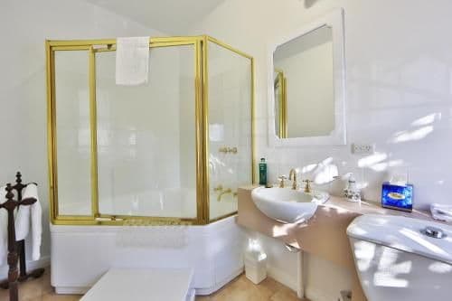 Deluxe King Room with Spa Bath