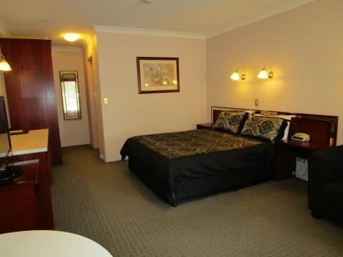 Deluxe Queen Room
