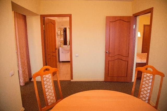 SUITE THREE BEDROOMS