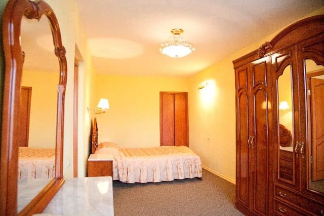 SUITE THREE BEDROOMS
