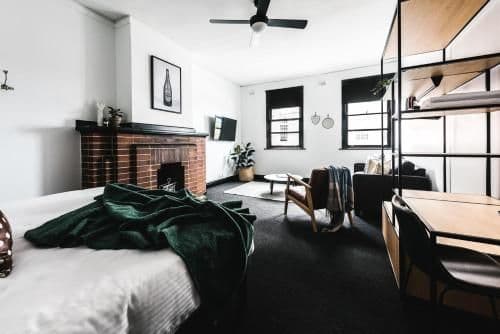 Superior King Room with Shared Bathroom