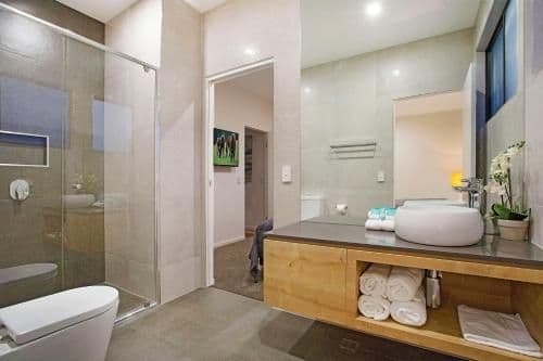 Eight-Bedroom Holiday Home
