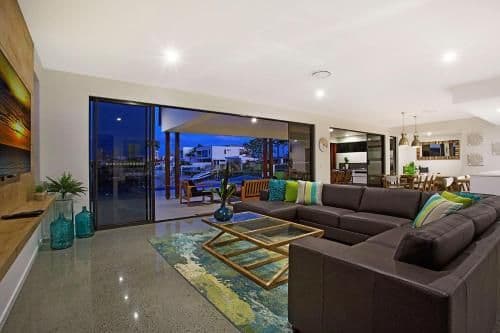 Eight-Bedroom Holiday Home