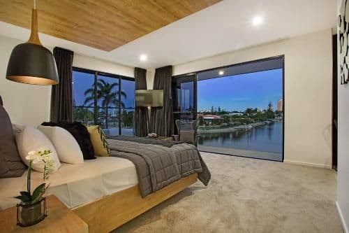 Eight-Bedroom Holiday Home