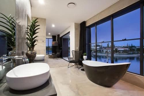 Eight-Bedroom Holiday Home