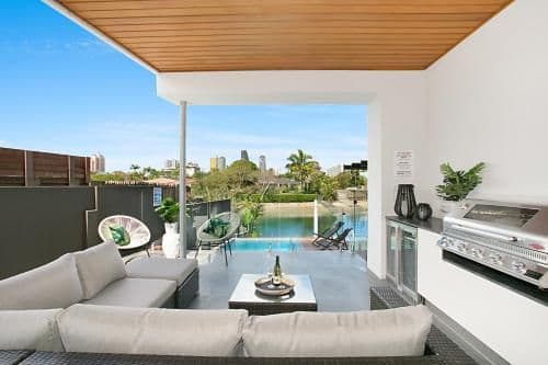 Five-Bedroom Holiday Home
