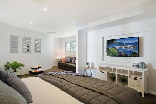 Seven-Bedroom Holiday Home