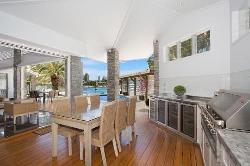 Seven-Bedroom Holiday Home