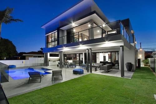 Eight-Bedroom Holiday Home
