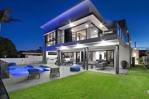 Eight-Bedroom Holiday Home