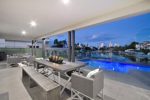 Eight-Bedroom Holiday Home