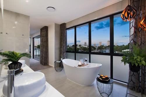 Eight-Bedroom Holiday Home