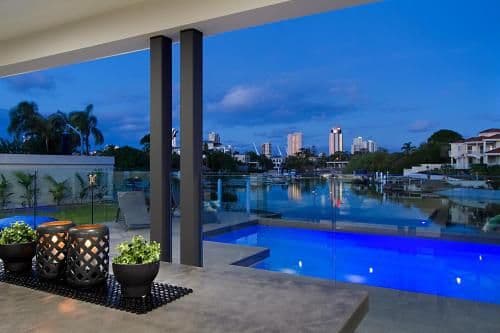 Eight-Bedroom Holiday Home