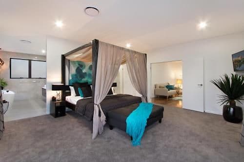 Eight-Bedroom Holiday Home