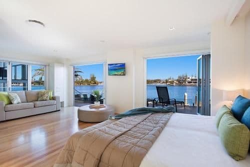 Seven-Bedroom Holiday Home