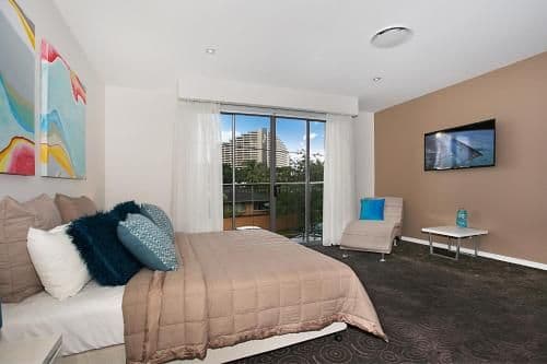 Eight-Bedroom Holiday Home