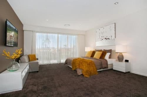 Eight-Bedroom Holiday Home