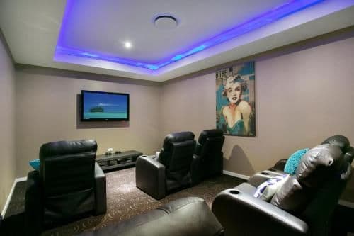 Eight-Bedroom Holiday Home