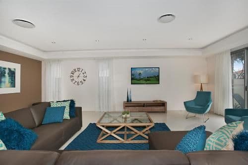Eight-Bedroom Holiday Home