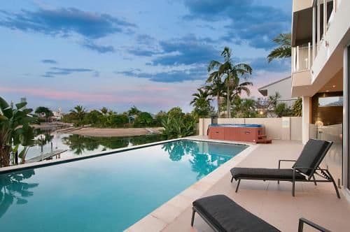 Seven-Bedroom Holiday Home