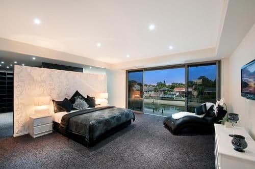 Seven-Bedroom Holiday Home