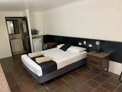 Standard Queen Room