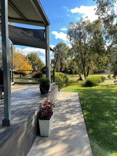 Bungalow with Garden View