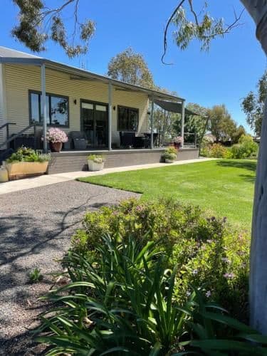 Bungalow with Garden View
