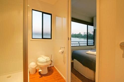 Four-Bedroom Houseboat - Absolute Indulgence 