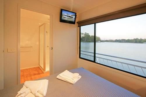 Four-Bedroom Houseboat - Absolute Indulgence 