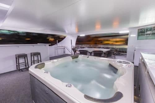 Four-Bedroom Houseboat - Sapphire Indulgence