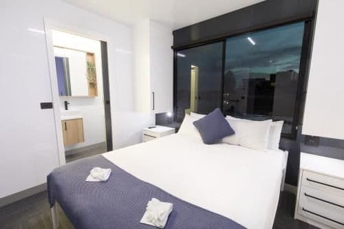 Four-Bedroom Houseboat - Sapphire Indulgence