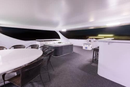 Four-Bedroom Houseboat - Sapphire Indulgence