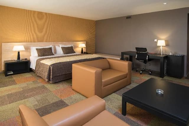 SUITE KING SIZE BED