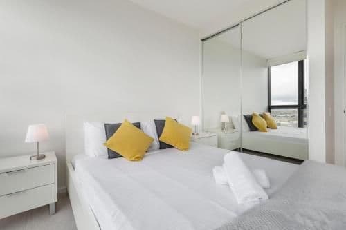 Apartment with Lake View