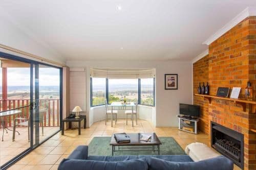 Apartment with Mountain View