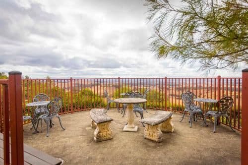 Apartment with Mountain View