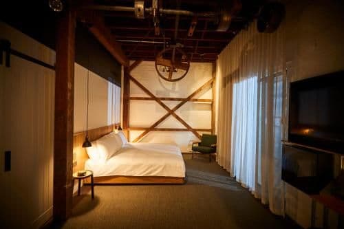 Deluxe King Room