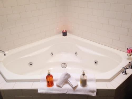 Deluxe Queen Suite