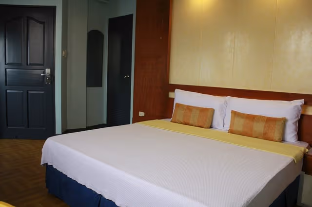 DOUBLE KING SIZE BED