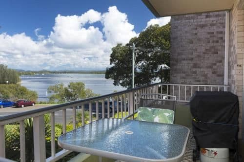 Apartment with Lake View