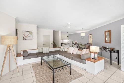 Apartment with Pool View 
