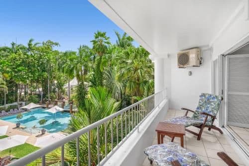 Apartment with Pool View 