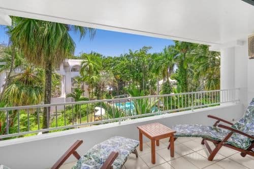 Apartment with Pool View 