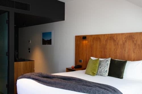 Superior King Room with Balcony - Grove 