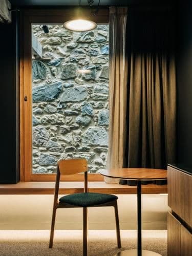 Standard King Pod Room 